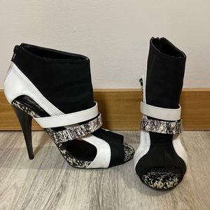 Bootie like heels, with toe opening.